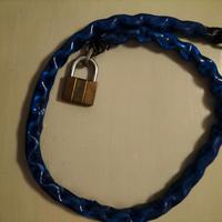 catena antifurto con lucchetto