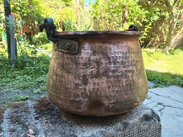 Vecchia pentola in rame 