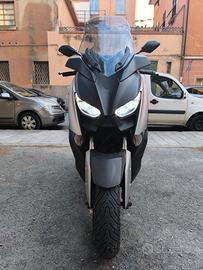Yamaha x-max 300 con passaggio incluso