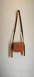 Borsa Nali con frange e cinta intrecciata