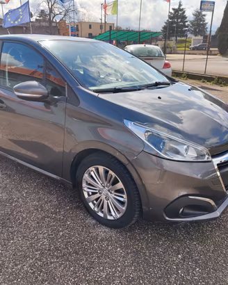Peugeot 208 PureTech 82 5p. GPL Allure