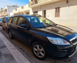 Ford FOCUS SW tenuta bene