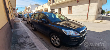 Ford FOCUS SW tenuta bene