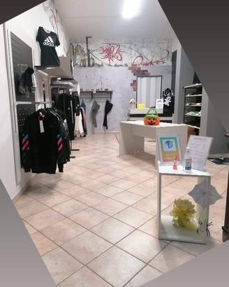 Solo arredamento per chiusura negozio