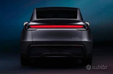 Lampada posteriore Tesla Y JUNIPER 2025 pannello