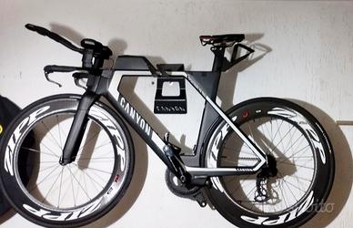 Canyon Speedmax CF SLX (anno 2018, taglia M