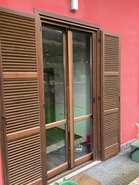 Set di infissi in legno