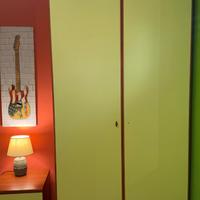 divano letto, letti singoli, comodini, armadi