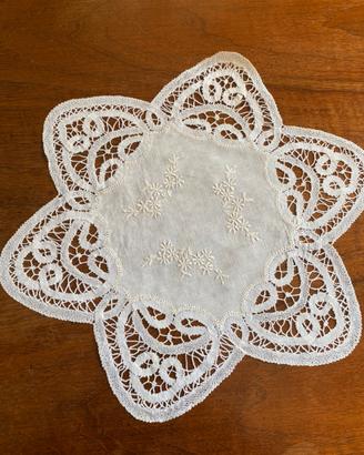 Centro o copri vassoio in pizzo di Cantù