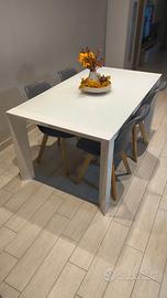 Tavolo in vetro bianco, con 4 sedie