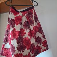 Gonna elegante dalla linea svasata.