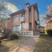 VILLA A SCHIERA D'ANGOLO A SCOPPITO