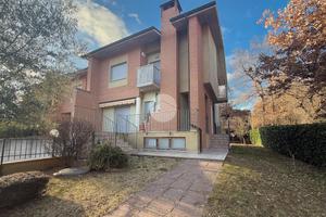 VILLA A SCHIERA D'ANGOLO A SCOPPITO