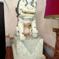 scultura di grande dimensioni cane di Fo 