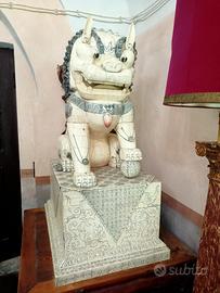 scultura di grande dimensioni cane di Fo 