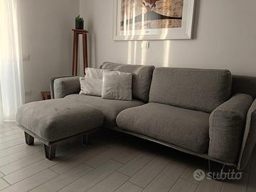 Divano 2.40m con pouf