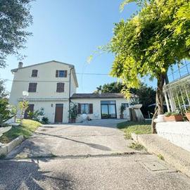 Villa di pregio con scoperto, N/376