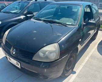 RENAULT CLIO per ricambi usati
