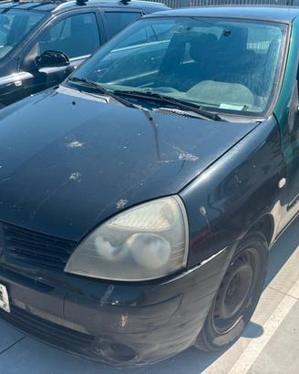 RENAULT CLIO per ricambi usati
