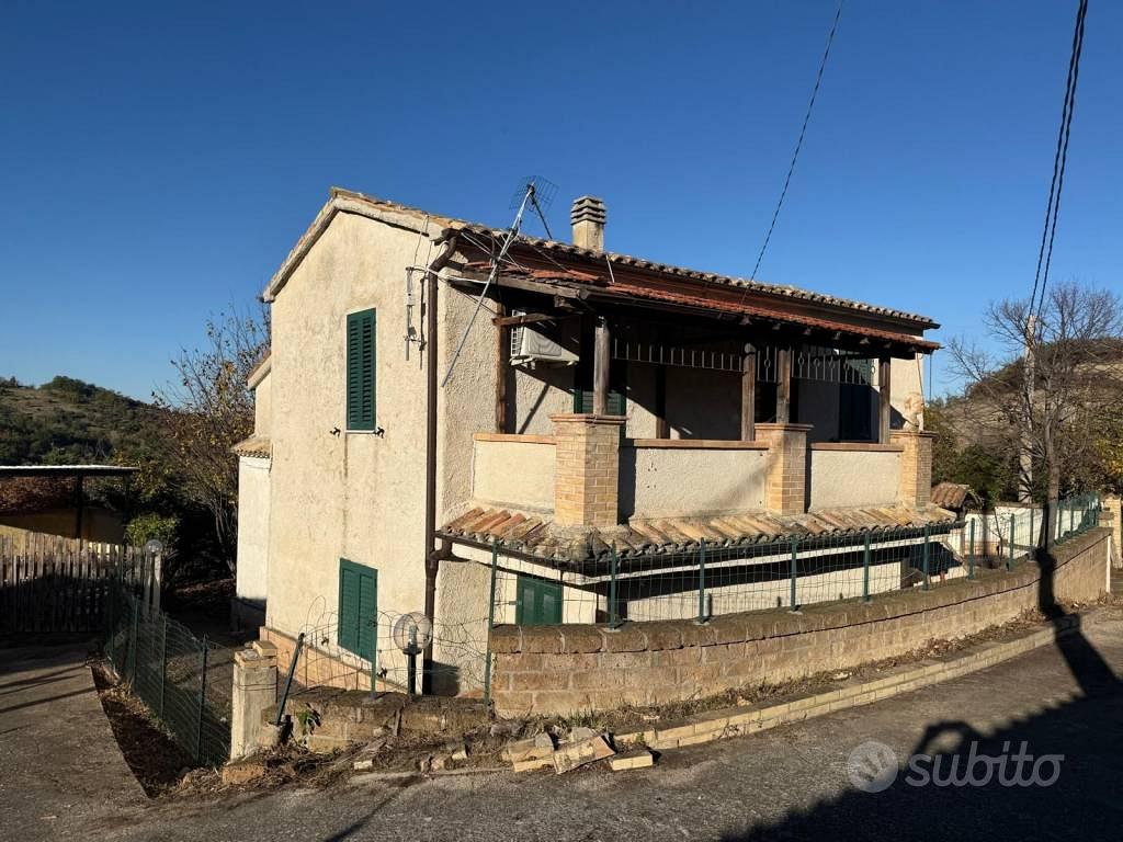 Rustico / Casale di 184 m² con 3 locali e box auto - Vista 2