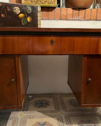 Scrivania antica in legno