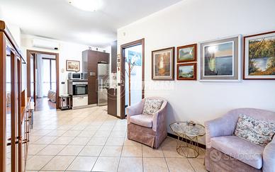 BILOCALE CON BOX E CANTINA