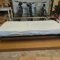 Letto singolo design perfetto stato e materasso.