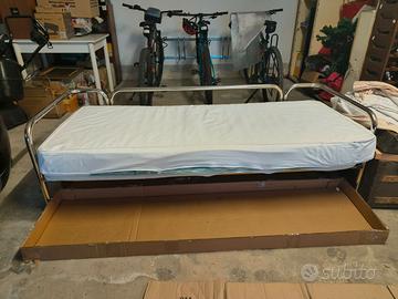 Letto singolo design perfetto stato e materasso.
