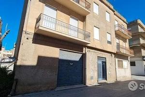 Unità immobiliare con 2 app + garage