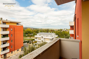 Trilocale semi nuovo con posto auto, quarto piano