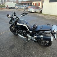 Moto Guzzi V85 tt Guardia d'Onore