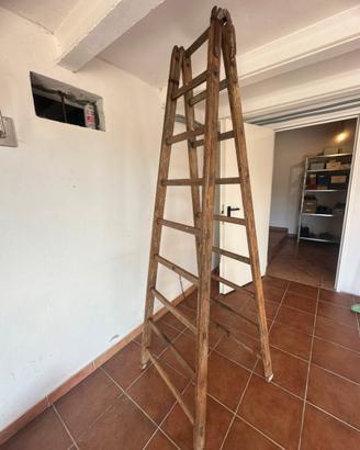 Scale antiche in legno