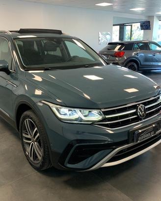 VOLKSWAGEN Tiguan Allspace Tetto Apribile 2.0 TD