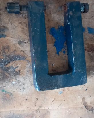 schiaccia rivetti per vespa