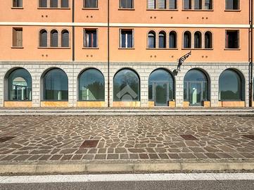 NEGOZIO A CASTIRAGA VIDARDO