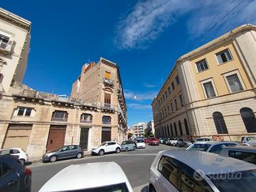 Intero stabile su via Alessandro Rizza