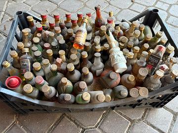Collezione di 750 bottiglie mignon cordiali anni70