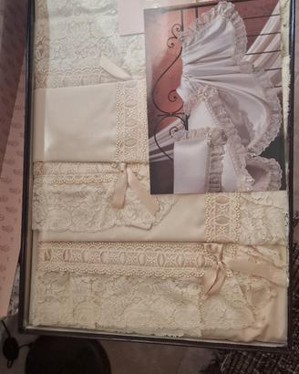 Completo letto matrimoniale e 2 coppie di asciugam