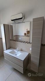 Mobile bagno completo di lavabo specchio 2 colonne
