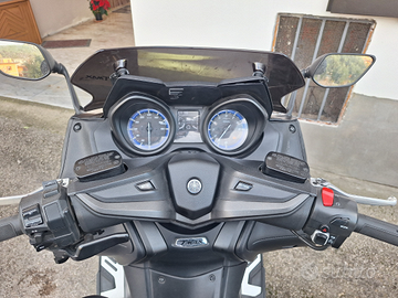 Yamaha Tmax 560