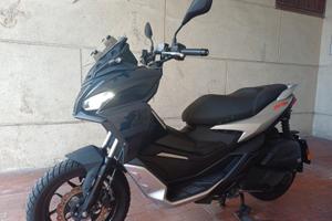 Aprilia SR GT 200