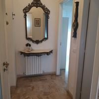 Specchio con cornice in bronzo