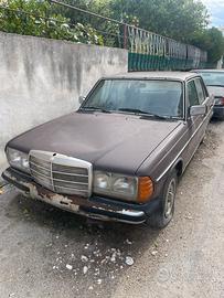 Mercedes-Benz 240D 4 fari (1981/82) - RICAMBI