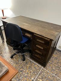Scrivania di rovere