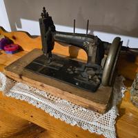 antica macchina da cucire Gritzner a manovella