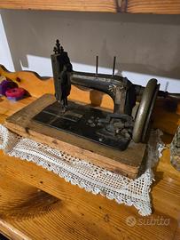 antica macchina da cucire Gritzner a manovella