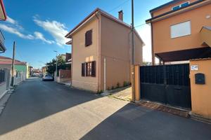 Unifamiliare unico livello in zona residenziale