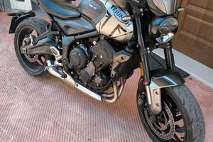 Triumph trident 660 sport