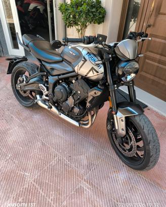 Triumph trident 660 sport