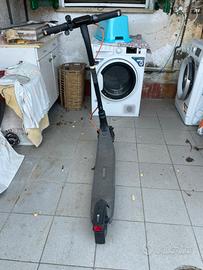 Monopattino elettrico ninebot